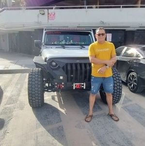 Meet your Posher, Leonel